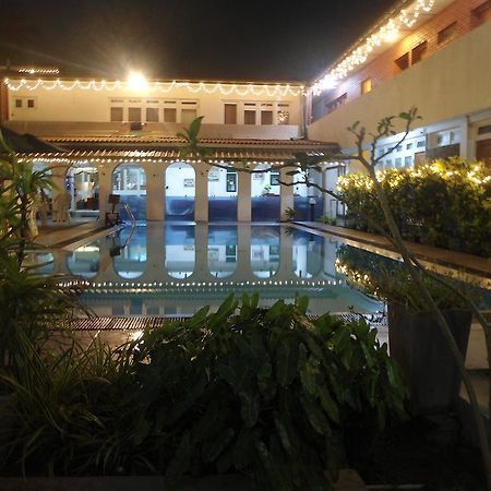 Ranveli Beach Resort Dehiwala-Mount Lavinia Buitenkant foto