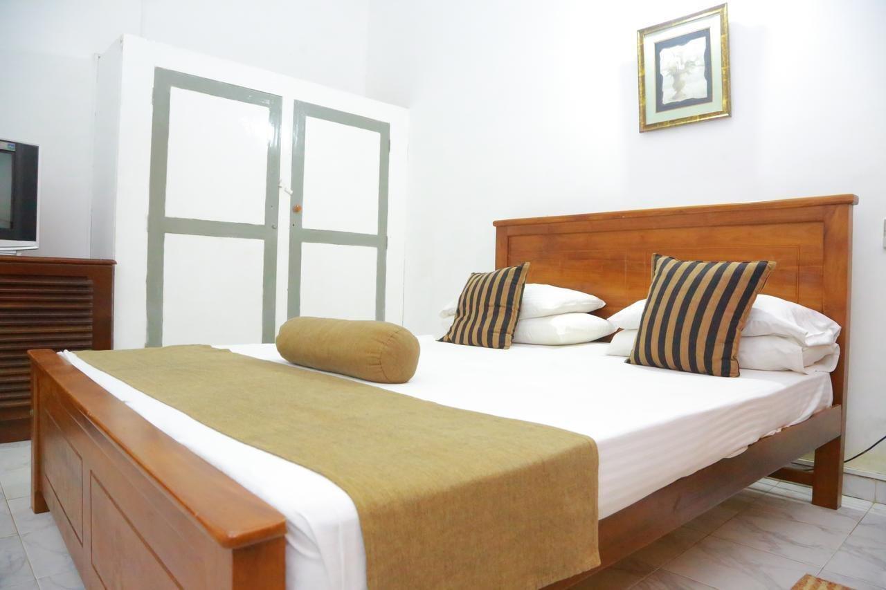 Ranveli Beach Resort Dehiwala-Mount Lavinia Buitenkant foto