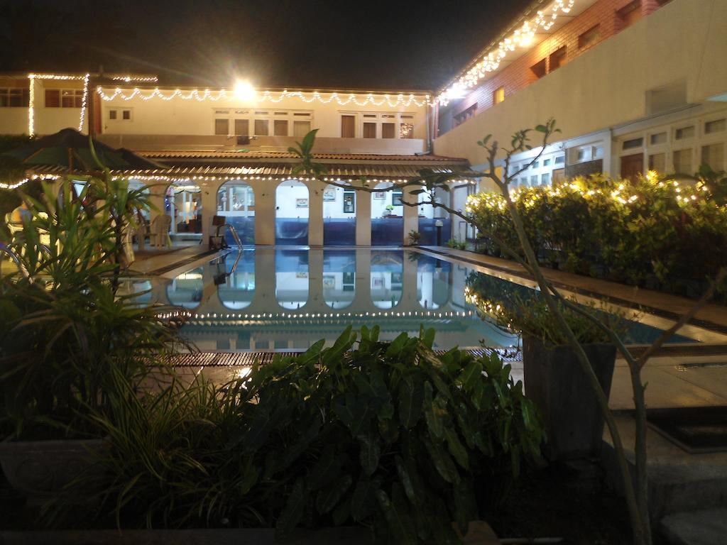 Ranveli Beach Resort Dehiwala-Mount Lavinia Buitenkant foto