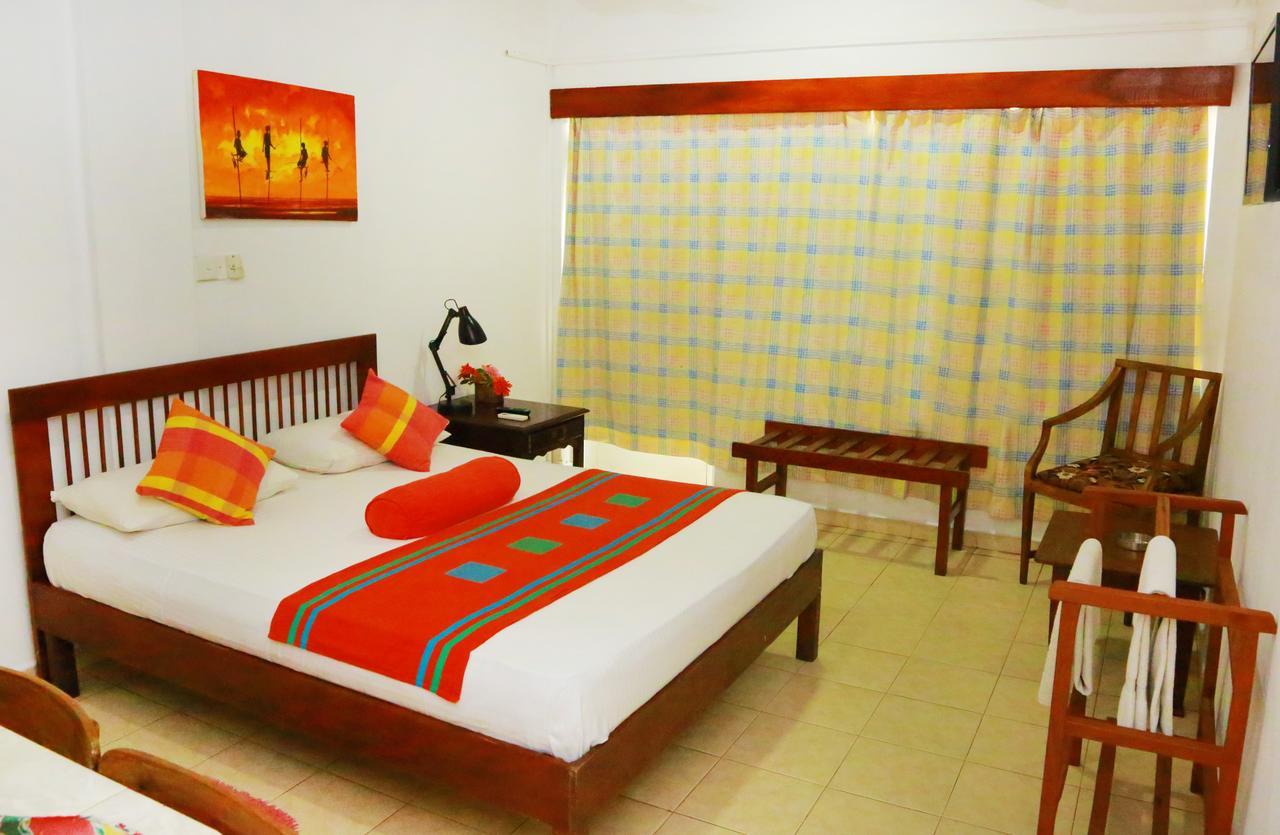 Ranveli Beach Resort Dehiwala-Mount Lavinia Buitenkant foto