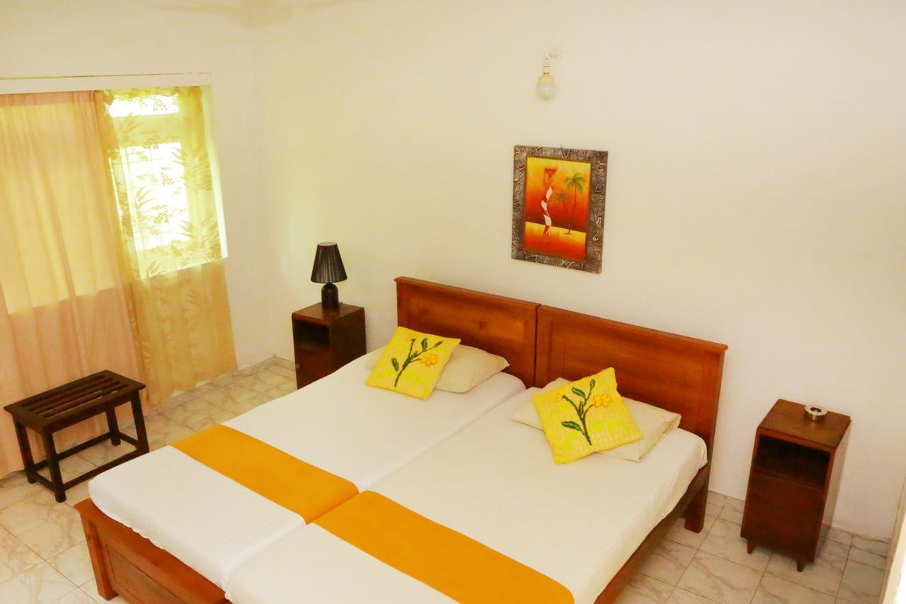 Ranveli Beach Resort Dehiwala-Mount Lavinia Buitenkant foto