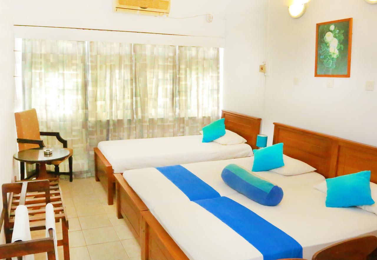 Ranveli Beach Resort Dehiwala-Mount Lavinia Buitenkant foto