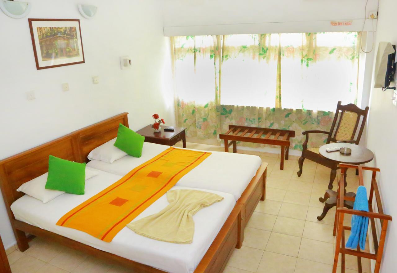 Ranveli Beach Resort Dehiwala-Mount Lavinia Buitenkant foto