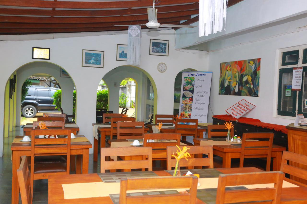 Ranveli Beach Resort Dehiwala-Mount Lavinia Buitenkant foto