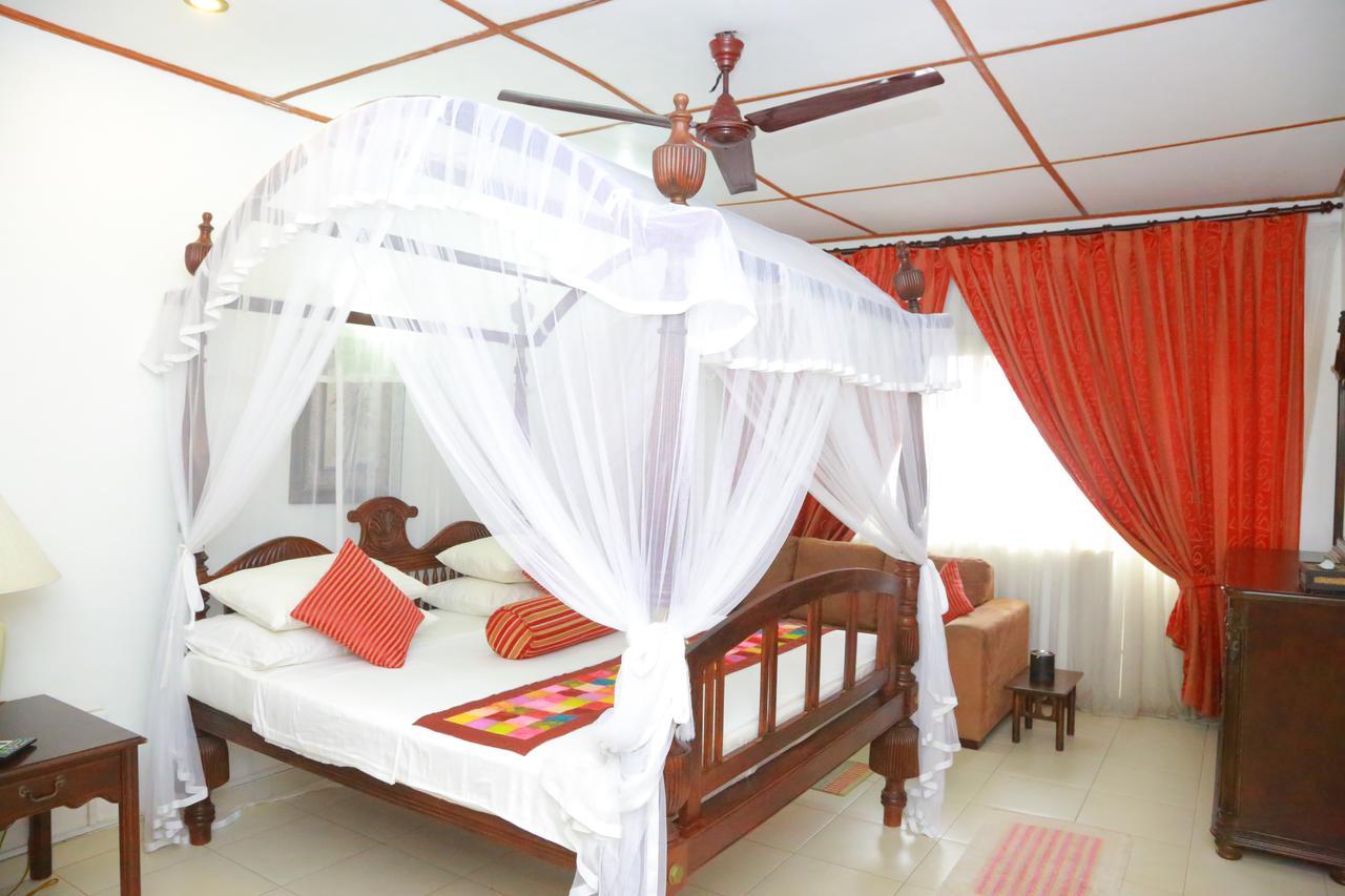 Ranveli Beach Resort Dehiwala-Mount Lavinia Buitenkant foto