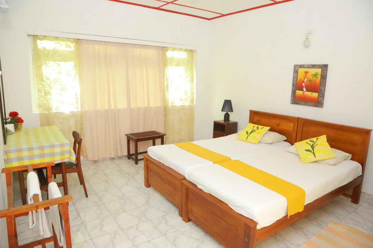 Ranveli Beach Resort Dehiwala-Mount Lavinia Buitenkant foto