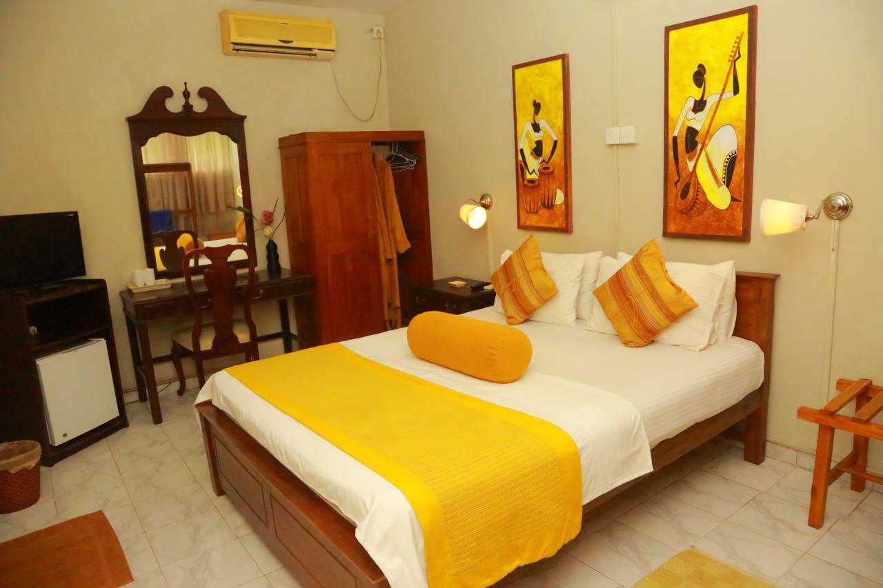 Ranveli Beach Resort Dehiwala-Mount Lavinia Buitenkant foto