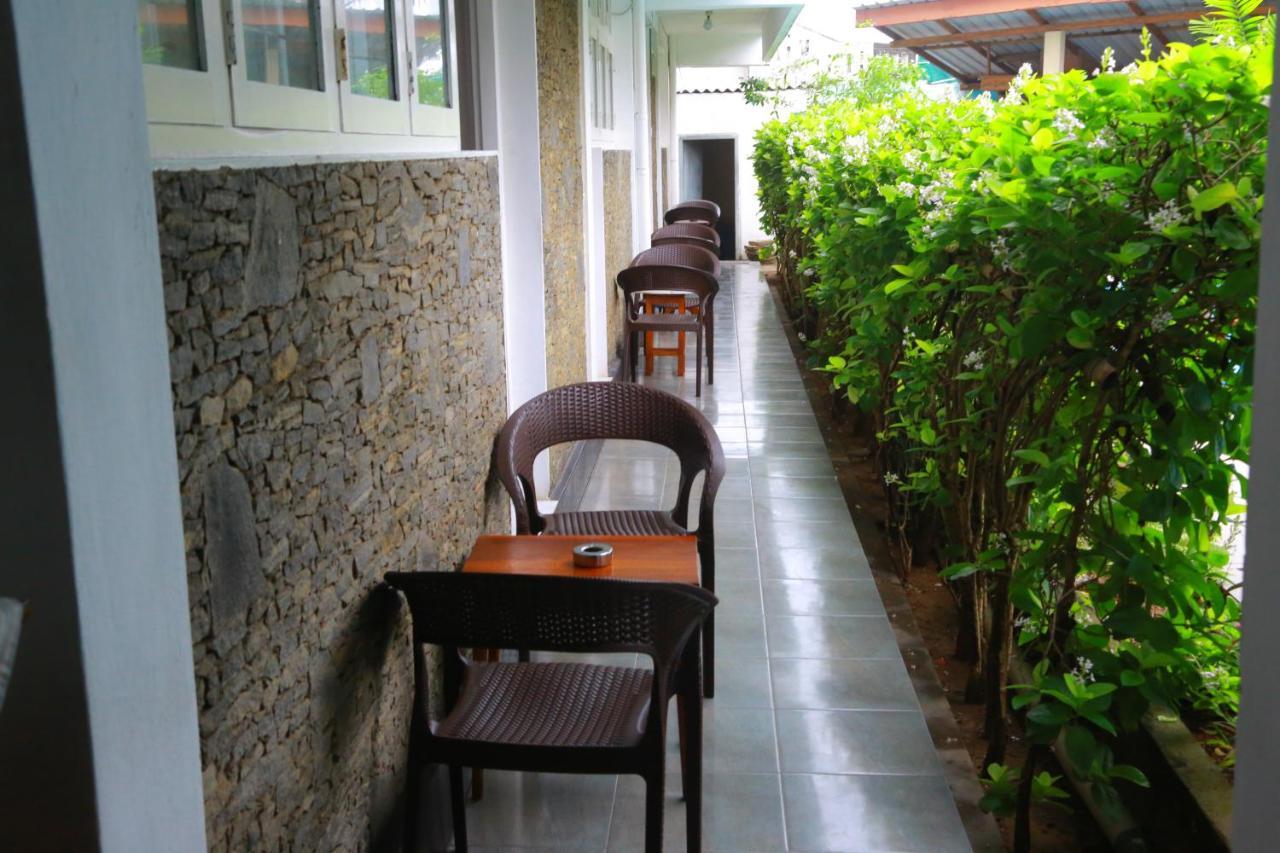 Ranveli Beach Resort Dehiwala-Mount Lavinia Buitenkant foto