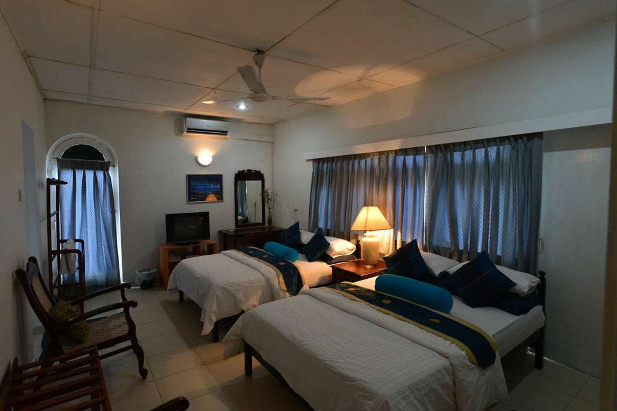 Ranveli Beach Resort Dehiwala-Mount Lavinia Buitenkant foto