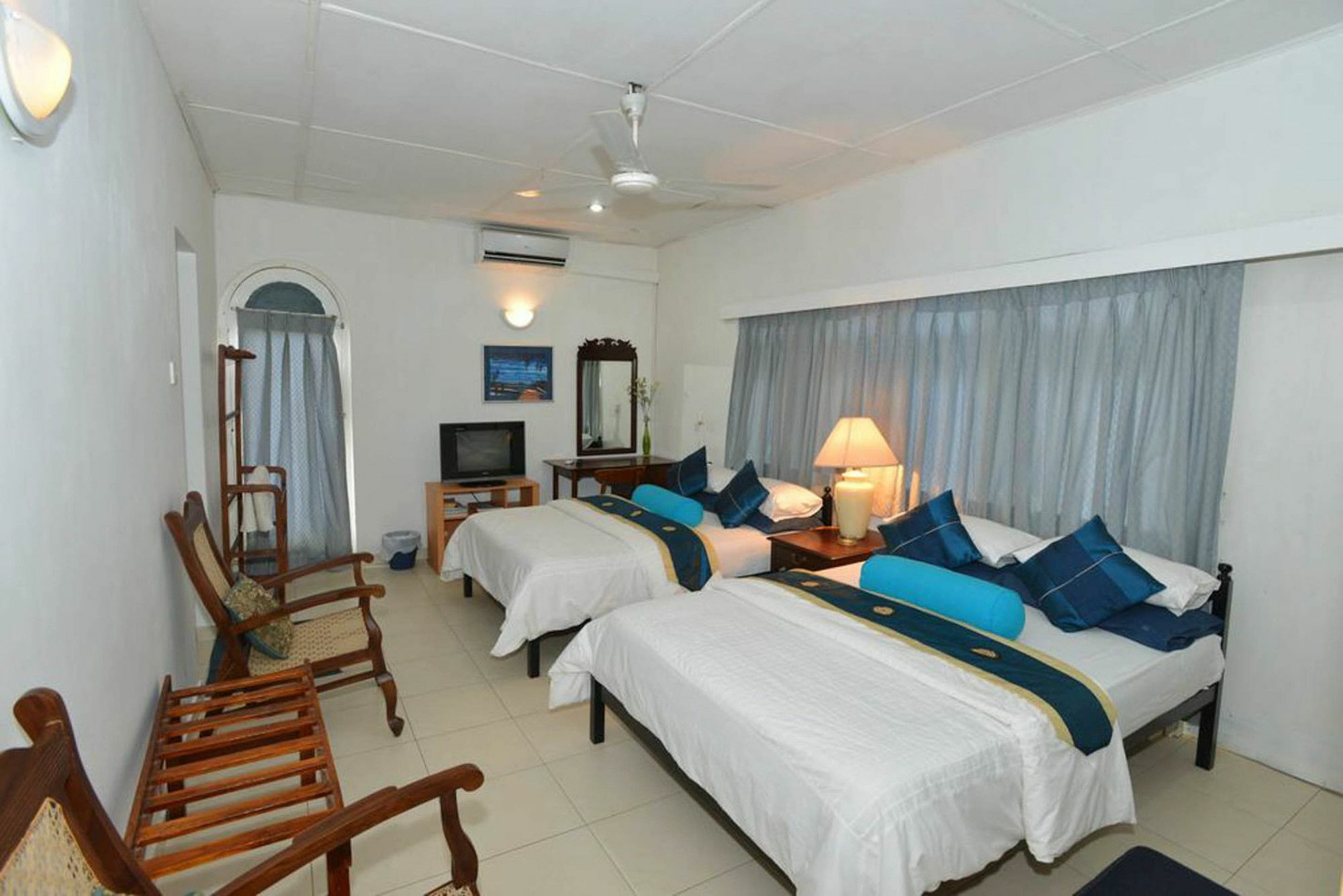 Ranveli Beach Resort Dehiwala-Mount Lavinia Buitenkant foto