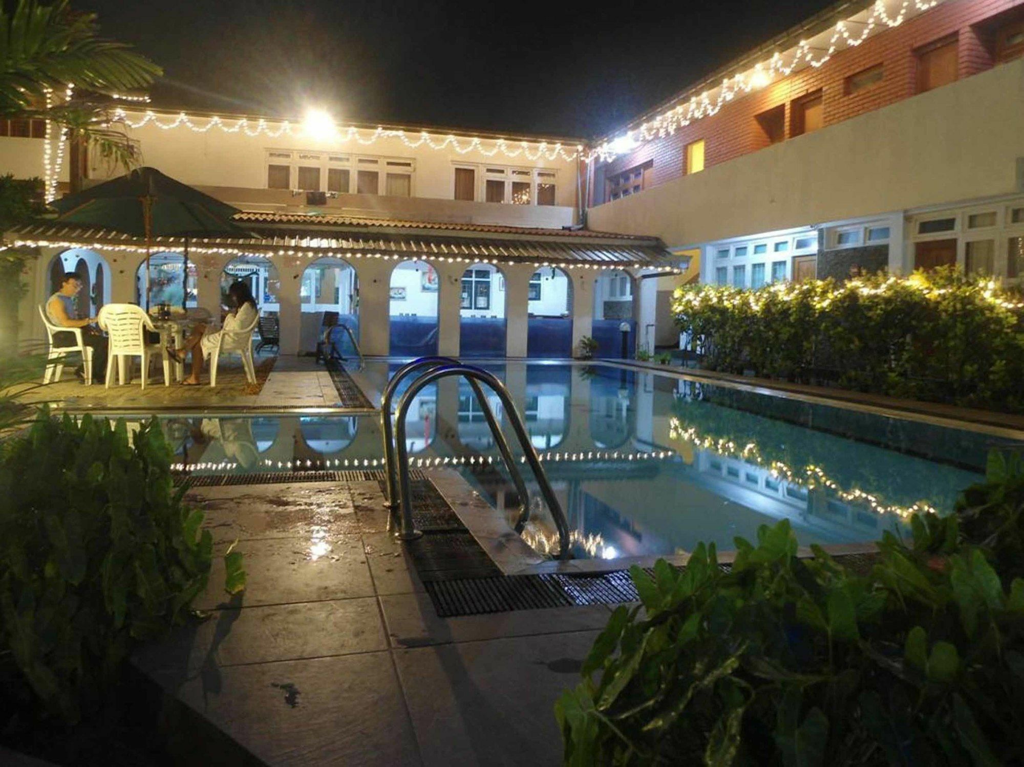 Ranveli Beach Resort Dehiwala-Mount Lavinia Buitenkant foto