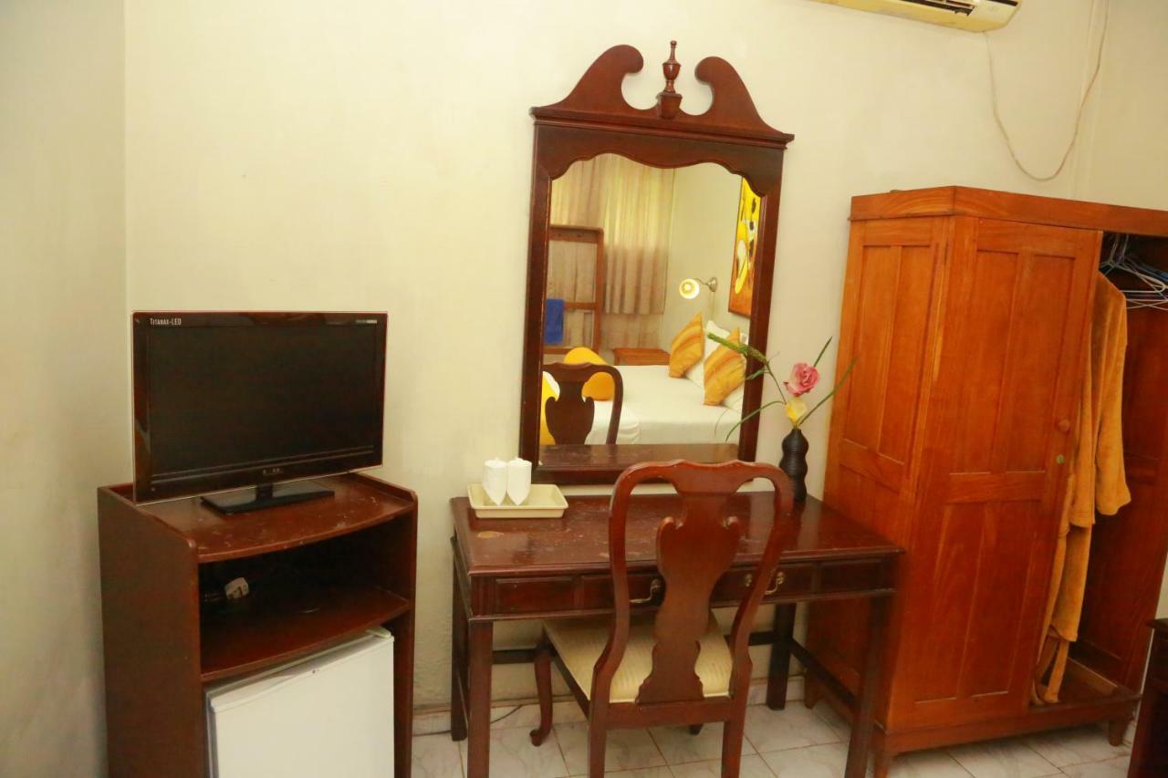Ranveli Beach Resort Dehiwala-Mount Lavinia Buitenkant foto