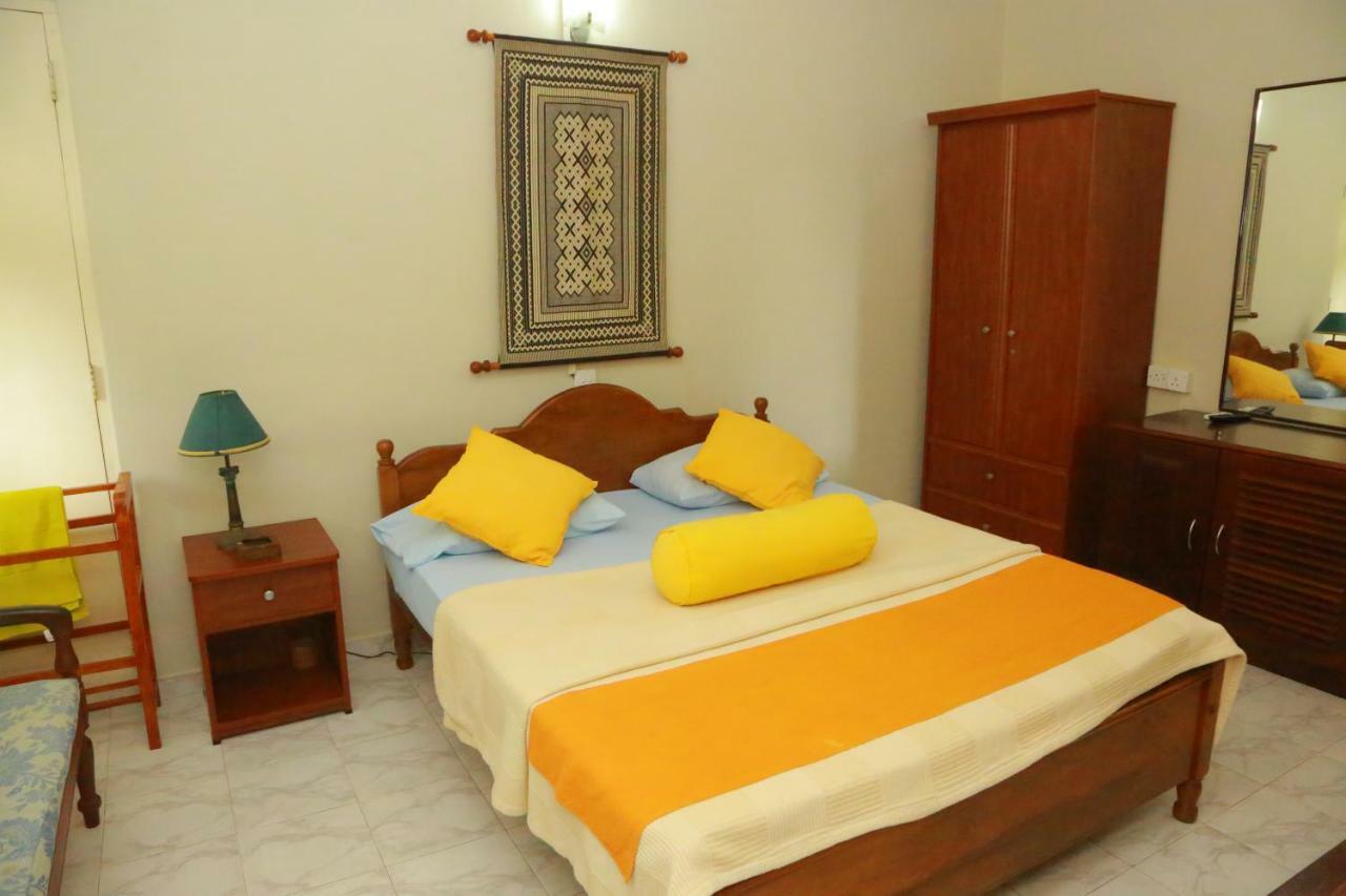Ranveli Beach Resort Dehiwala-Mount Lavinia Buitenkant foto