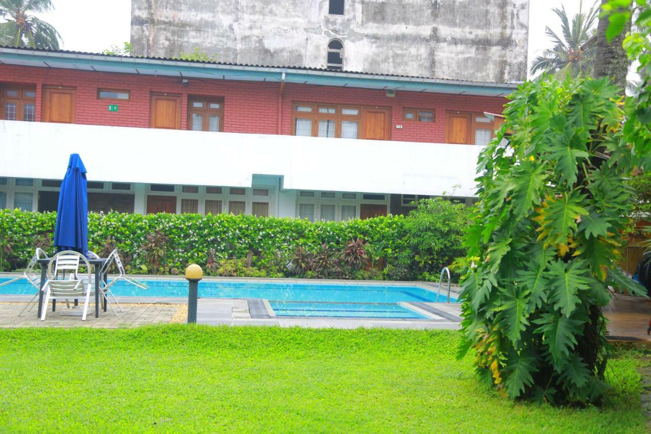 Ranveli Beach Resort Dehiwala-Mount Lavinia Buitenkant foto