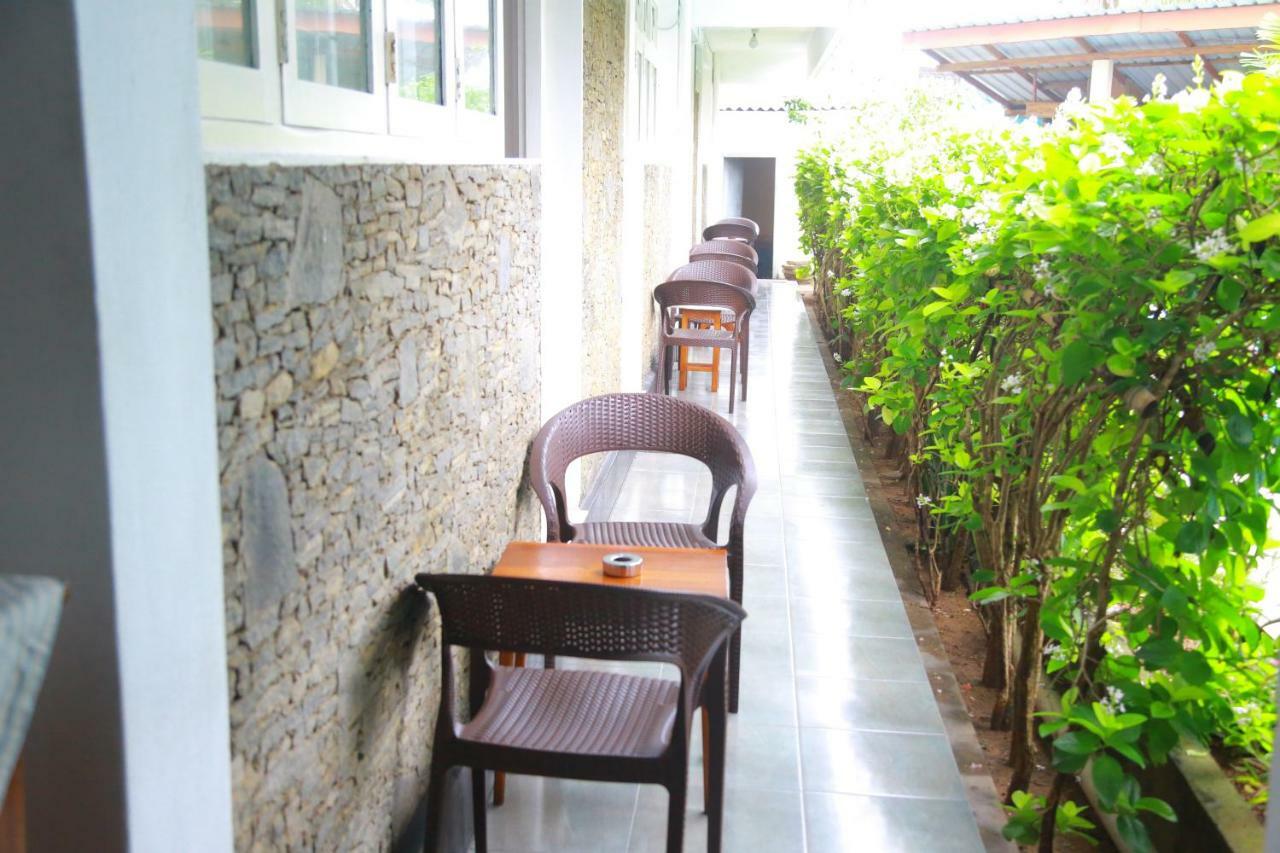 Ranveli Beach Resort Dehiwala-Mount Lavinia Buitenkant foto