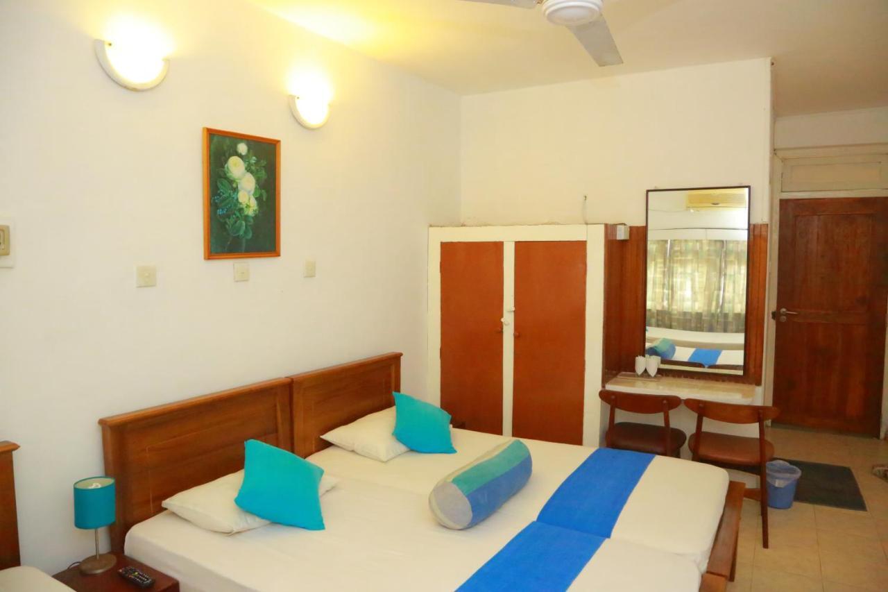 Ranveli Beach Resort Dehiwala-Mount Lavinia Buitenkant foto