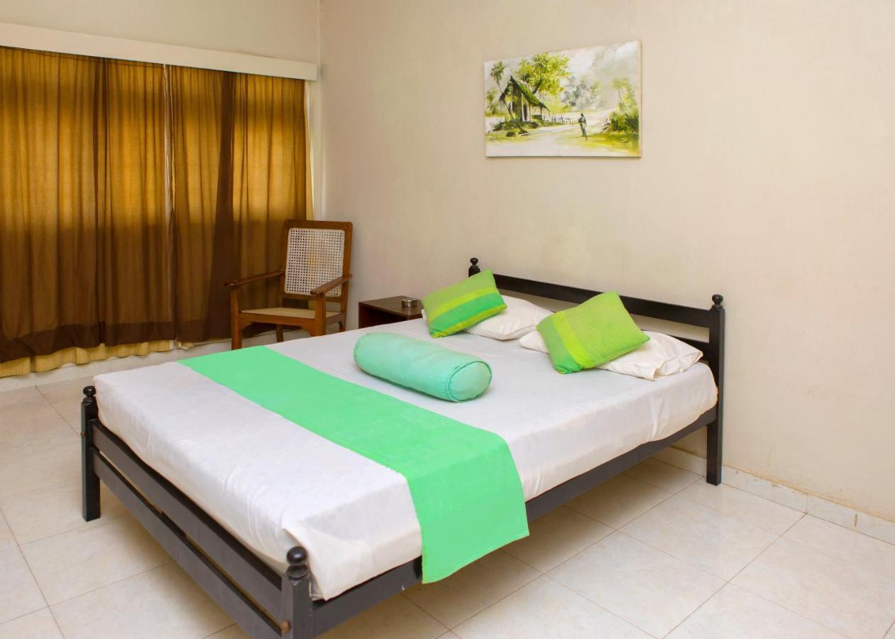 Ranveli Beach Resort Dehiwala-Mount Lavinia Buitenkant foto